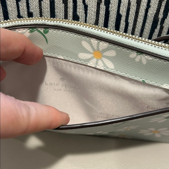 NWOT kate spade Mint Green Floral Wristlet with White & Yellow Daisies - Picture 6 of 9